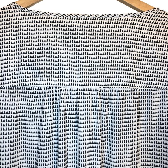 White with Black Triangles Business Casual Tunic Blouse - Sz 20 - Picture 7 of 8